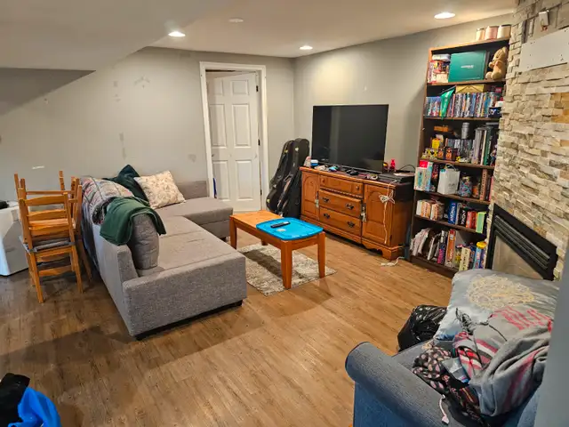 1 Room in 3 bedroom Basement Apt in Room Rentals & Roommates in Ottawa - Image 9