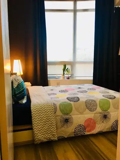 Furnished, Spacious Room w/Pvt Bath in Modern 2BR – Female Only