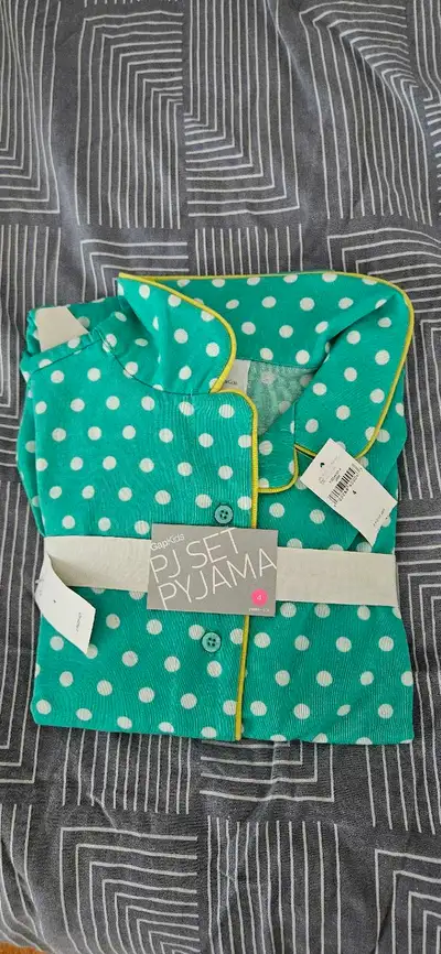 Kids size 4 GAP pj set, View more