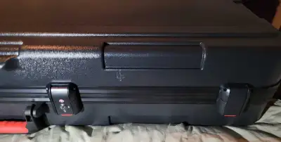 Valise rigide pour clavier / Keyboard hard case Gator GTSA-KEY61, View more