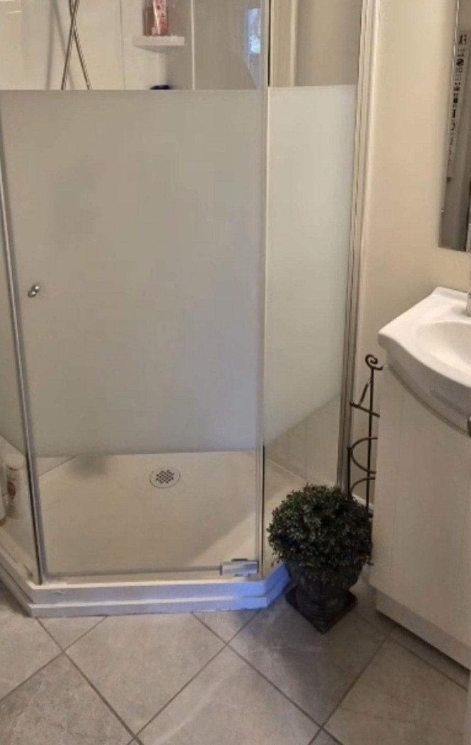 Furnished Bachelor Basement  – Ideal for a Single Fem 4