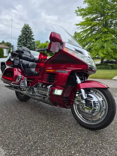 I'm the second mature owner of this legendary immaculate condition Goldwing se. Meticulously maintai...