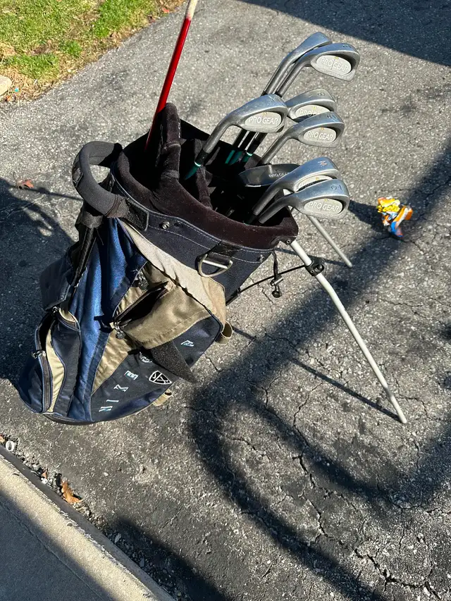 Pro Gear Left handed golf clubs. Mint in Golf in Oshawa / Durham Region - Image 6