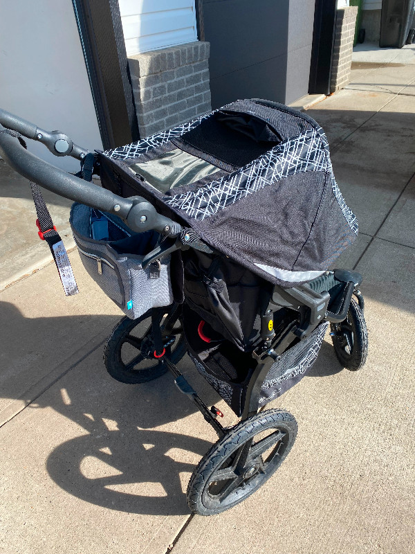 Bob Revolution Jogging Stroller in Strollers, Carriers & Car Seats in Strathcona County - Image 3