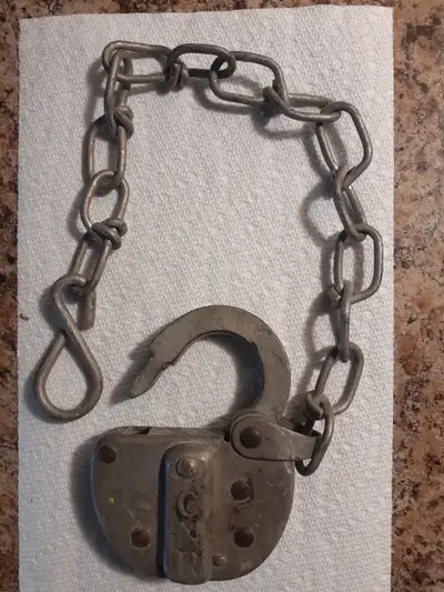CANADIAN NATIONAL RAILWAY VINTAGE SWITCH LOCK CNR, View more