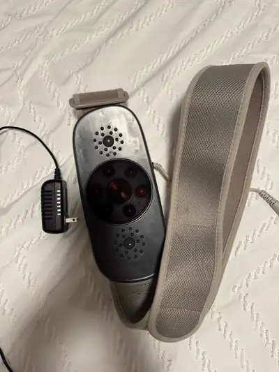 Je vends un coussin de massage vibrant Simyo, idéal pour soulager les tensions musculaires avec sa c...