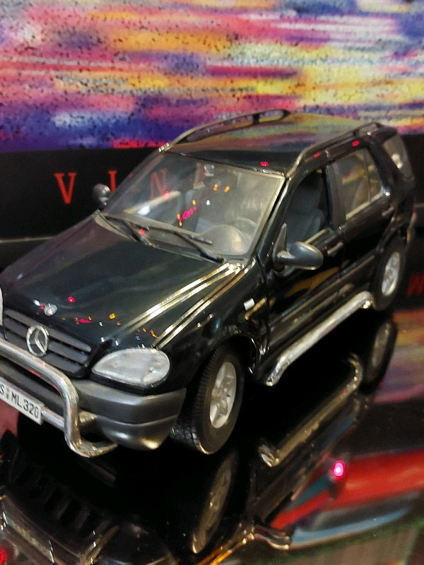 Diecast Cars & Trucks  1:18 th Scale 
Mercedes  in Toys & Games in Hamilton - Image 2