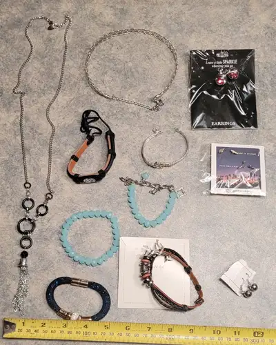 Up for sale is the pictured lot of 11 jewelry items (necklace, bracelets, earings). Sold as complete...