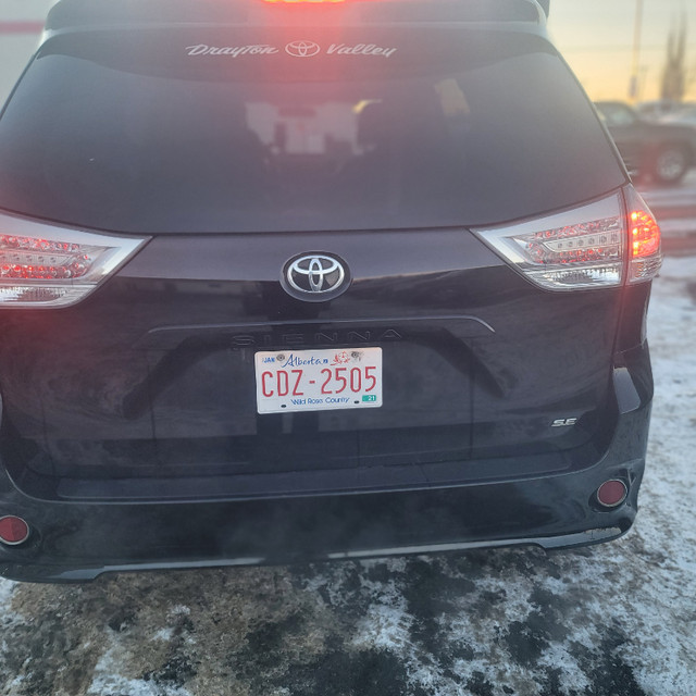 Toyota sienna SE Low km van in Cars & Trucks in Edmonton - Image 2