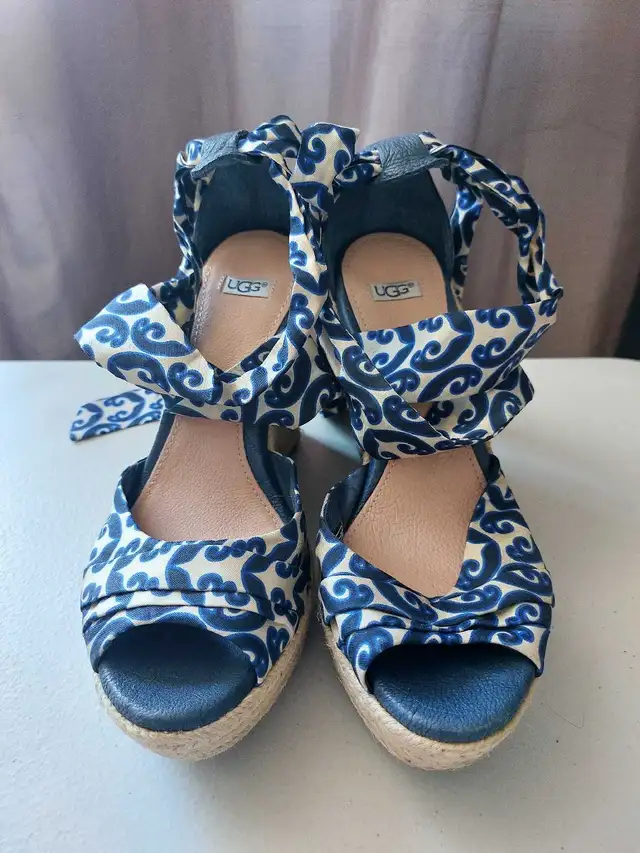 Ugg Wedges in Women's - Shoes in City of Toronto - Image 2