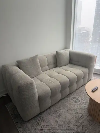 Like new, no damage, comfy and cute.