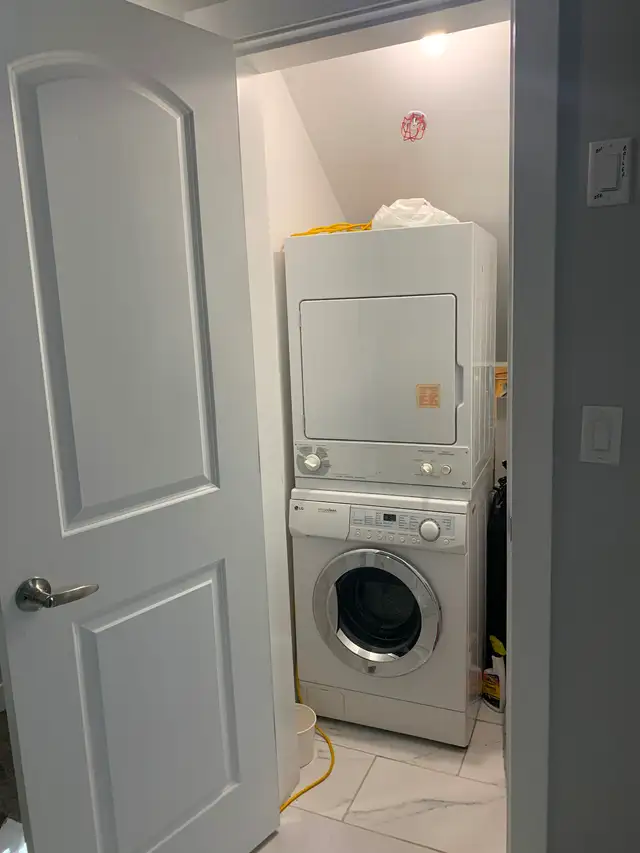 Private room and bathroom for rent for female only! in Room Rentals & Roommates in Vancouver - Image 10