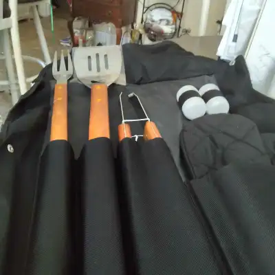 Apron and carrier with new wood and stainless steel spatula,fork and tongs all in one Pick up in nob...