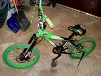 Vélo (biclyclette) vert fluo  et noir