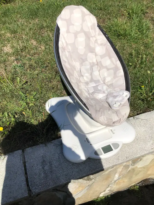 MamaRoo571057932527226883