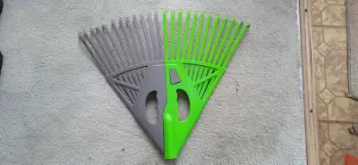 2-in-1 Durable Plastic Garden Hand Rake and Leaf Scoop - Efficient Lawn Claw Grabber for Leaf and Gr...