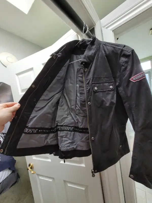 Victory Womens jacket Size S in Women's - Tops & Outerwear in City of Toronto - Image 4