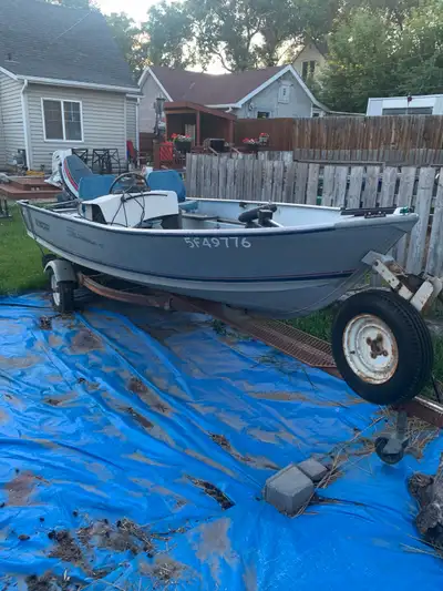 Selling my 1980 16’ Alumacraft fishing boat.. I am the second owner. Comes with 40hp Yamaha, trollin...