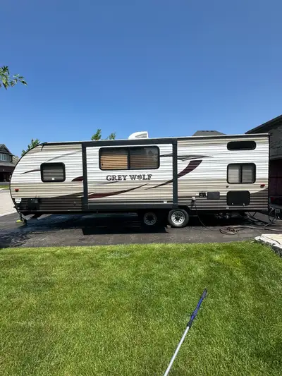 Grey Wolf Forest River 2015 23DBH Great condition, no leaks, dents, scratches or tears. Everything w...