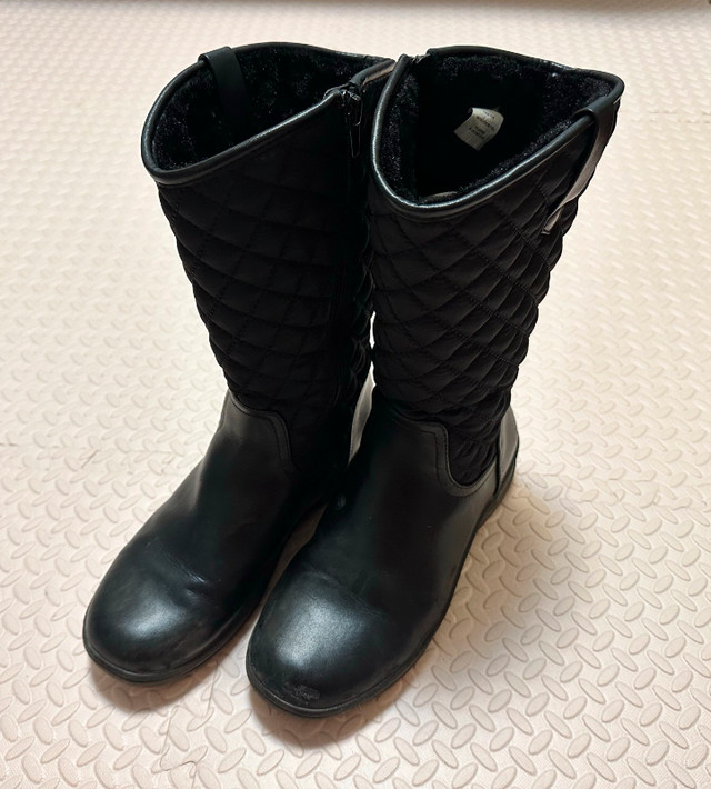 Girls fall boots with faux fur, size 4 in Kids & Youth in Markham / York Region