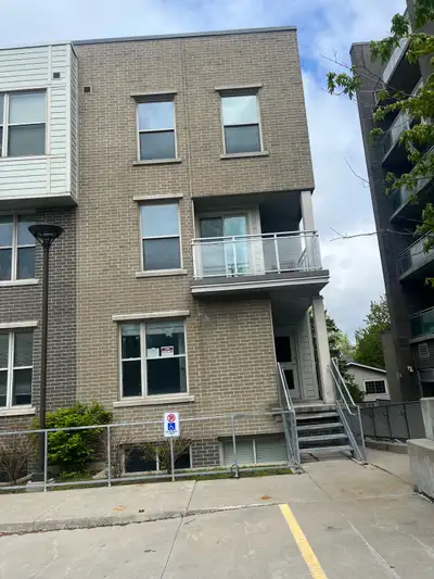 Waterloo 4 Bedrooms +Den student Housing