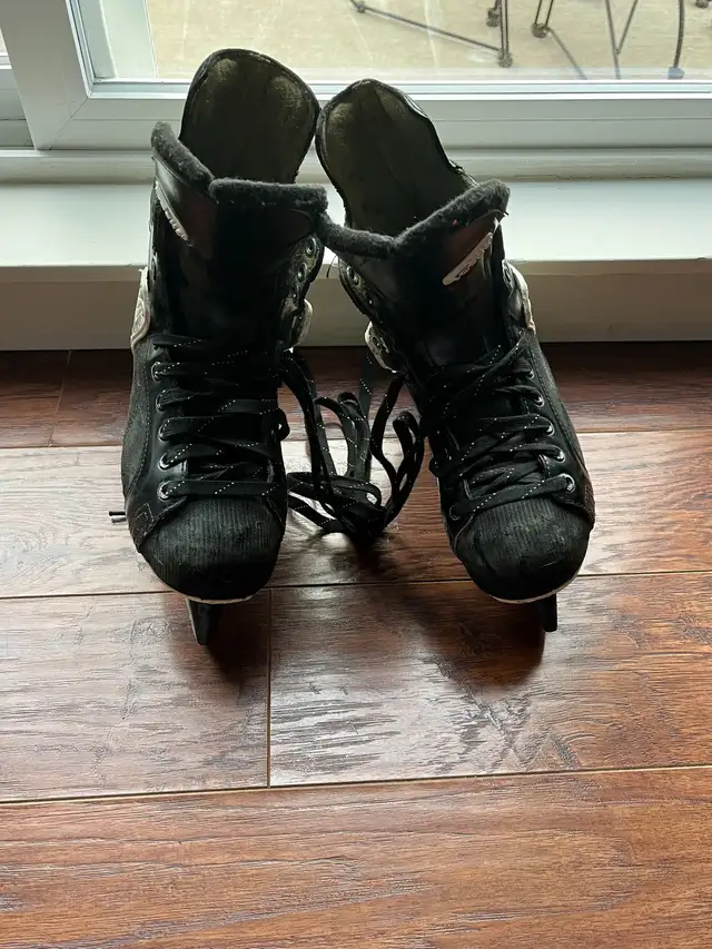 Men’s Size 7-8 Hockey Skates  in Skates & Blades in Winnipeg - Image 4