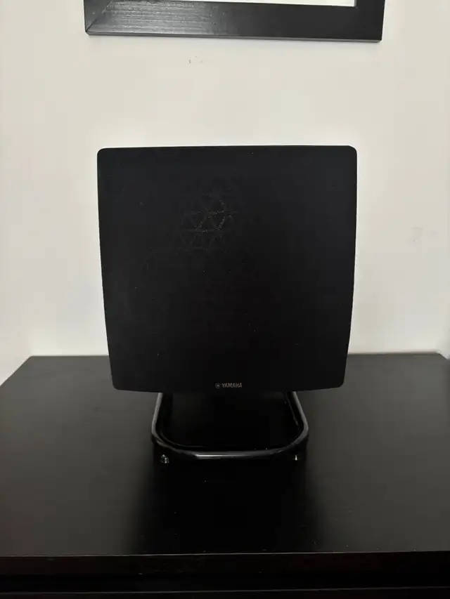 YAMAHA subwoofer and speakers in Speakers in Markham / York Region - Image 5