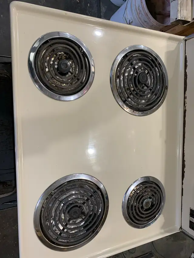 Cuisinière usagée Moffatt 30 po auto nettoyant in Stoves, Ovens & Ranges in Sherbrooke - Image 4