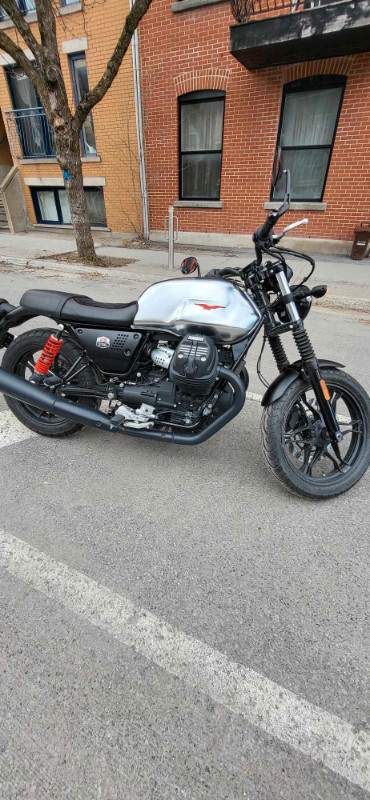 Moto Guzzi V7 Stone S in Touring in City of Montréal - Image 3
