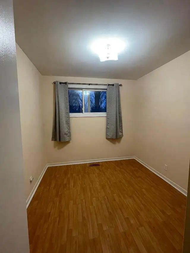 ROOM FOR RENT WITH PARKING IN AURORA
