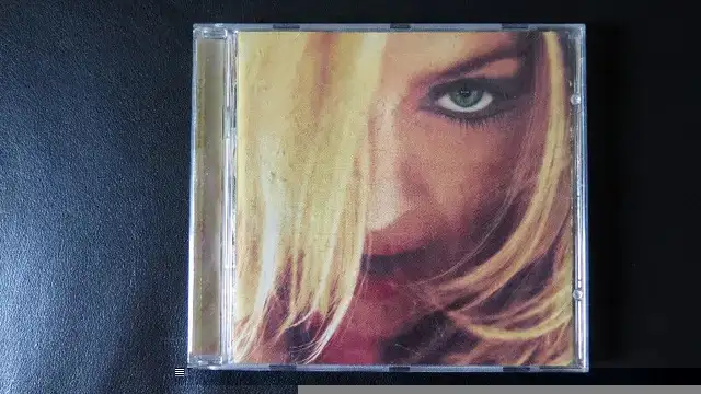 Cds Madonna, Rock Voisine, Diane Tell, Colocs, Pierre Lalonde in CDs, DVDs & Blu-ray in Longueuil / South Shore - Image 5