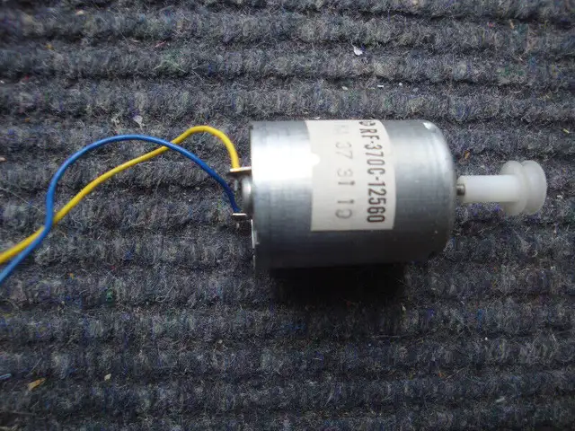 petits moteurs électriques 2$ in Other Business & Industrial in Longueuil / South Shore - Image 9