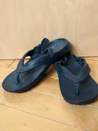 NEW Little kids Crocs flip flops size C11