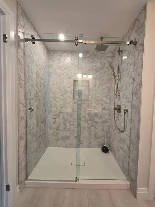 Experience Glazier, or with knowledge & Assistant Glazier in Construction & Trades in Kitchener / Waterloo - Image 5
