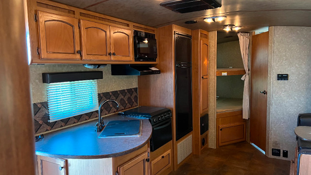 SUNSET TRAILER in Travel Trailers & Campers in Red Deer - Image 4