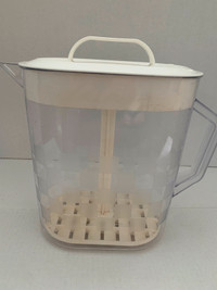 Pampered Chef large water/juice jug/pitcher