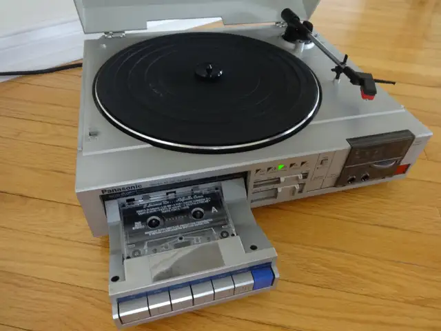 Panasonic SG-V300 Vintage(1983) Stereo Music System for sale in Stereo Systems & Home Theatre in Markham / York Region - Image 2