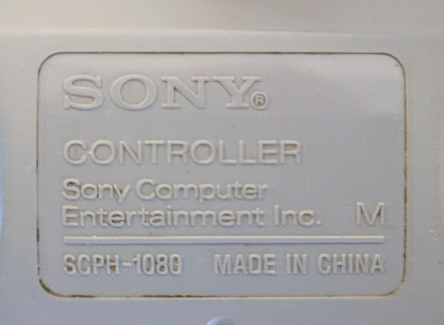 Sony Playstation PS1 Controllers in Older Generation in Saskatoon - Image 2