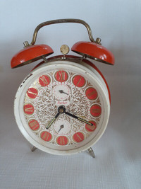 alarm clock (wind up)  vintage