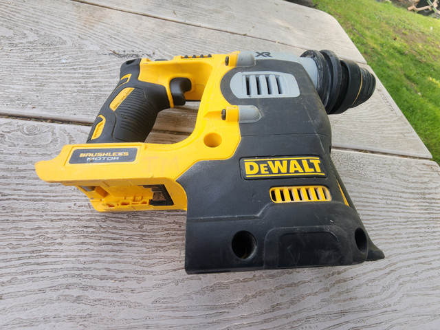 Dewalt 1" SDS Plus L-Shape Rotary Hammer Atomic 20-Volt Maximum in Power Tools in Windsor Region - Image 4
