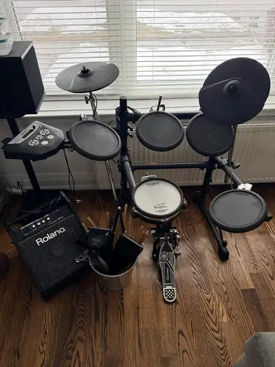 Roland TD-6V electric drum set with Amp, View more