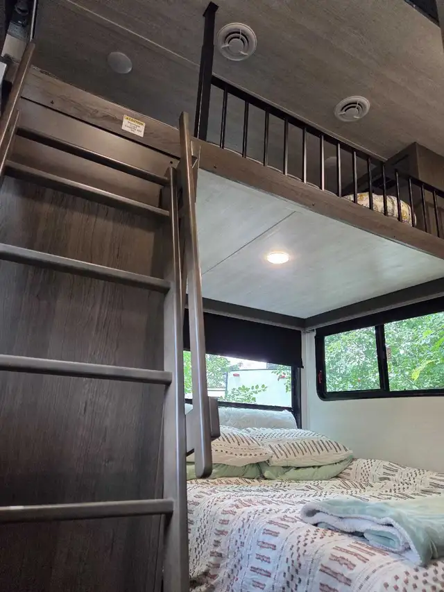 2022 Keystone Cougar 364BHL in RVs & Motorhomes in Kingston - Image 11