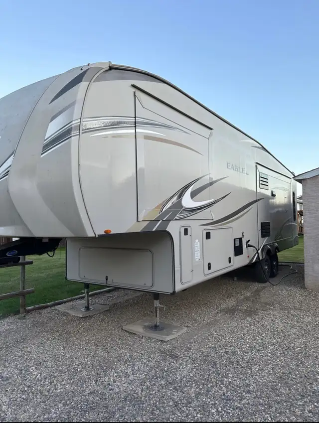 2018 Jayco Eagle fifth wheel in RVs & Motorhomes in Grande Prairie - Image 3
