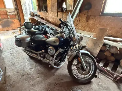 2006 Yamaha V Star 650. Great starter bike, runs well, new battery 32500kms 3200 obo