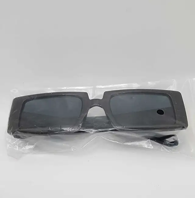 Retro 90s Rectangle Sunglasses – Fashionable for Women | UV400 in Multi-item in City of Toronto - Image 4