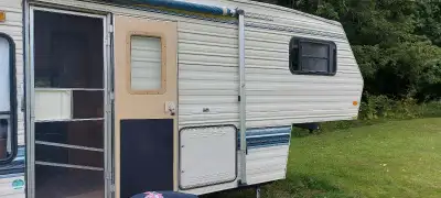 1992 sandpiper 5th wheel camper in good condition roof resealed last year, sleeps 6 people table fol...