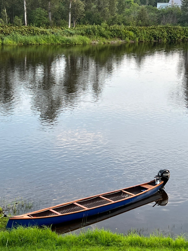 Canoe 27’   dans Canots, kayaks et rameurs  à Edmundston