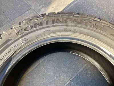 Ensemble de 4 pneus neufs Marque: Continental - Terrain Contact 245/60 R18 105H Valeur à neuf: 334,9...