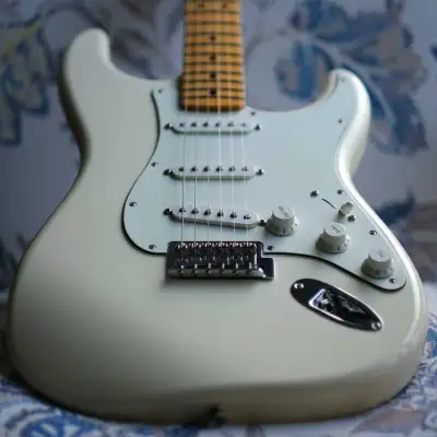 2018 Fender Standard Stratocaster, made in Mexico, finished in Arctic White with a maple fingerboard...