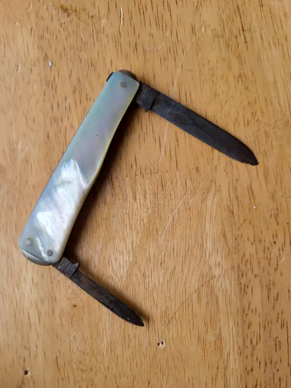 Antique Remington UMC R 2 Blade Pocket Knife pearl Handles in Arts & Collectibles in Hamilton - Image 3